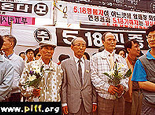 A Mother′s Purple Cloth